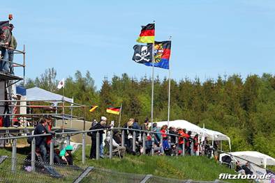 http://www.raeder-motorsport.de/album/2012/24h12_raeder01/images/image/flitzfoto.de_2012-05-17-1154.JPG